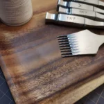 Cinzel de costura MetalBender Tools com cabo de madeira